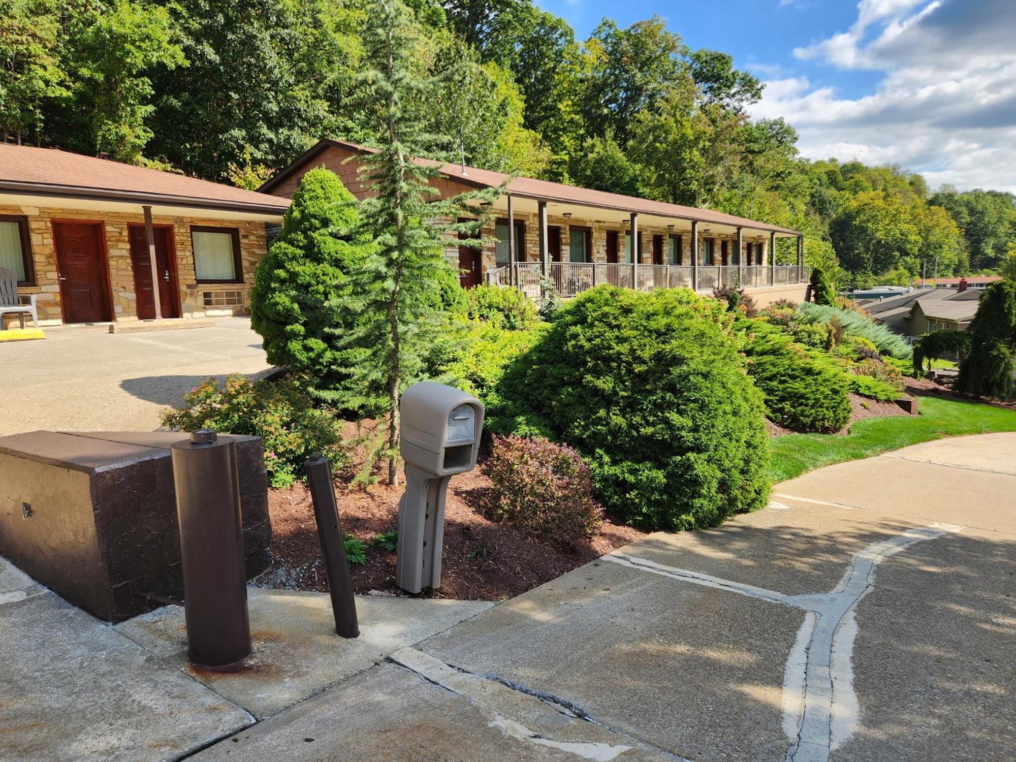 Jefferson Hills Motel Clairton Exterior foto